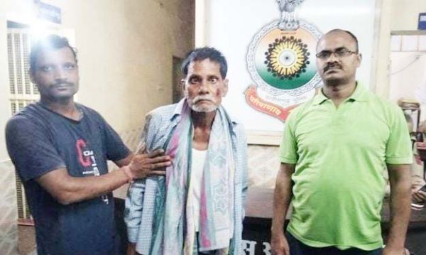 पुलिस की दखल से मानसिक रूप से कमजोर बुजुर्ग परिजनों तक पहुंचा