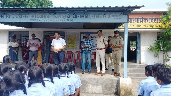 एसएसपी ने ओडिशा बॉर्डर क्षेत्र के गांवों का किया भ्रमण 