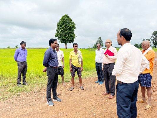 कलेक्टर ने किसानों से की चर्चा