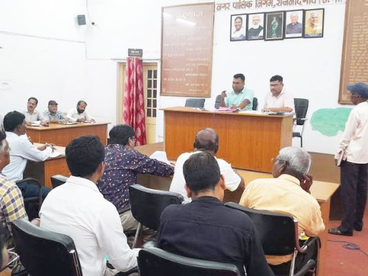 आयुक्त ने माहवार कम वसूली पर जताई नाराजगी