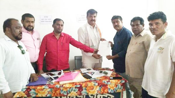 नरेश शर्मा ने उम्मीदवारी के लिए जमा किया आवेदन
