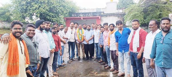 भाजपा प्रत्याशी इंद्रकुमार पहुंचे नवापारा कार्यकर्ताओं में भरा जोश
