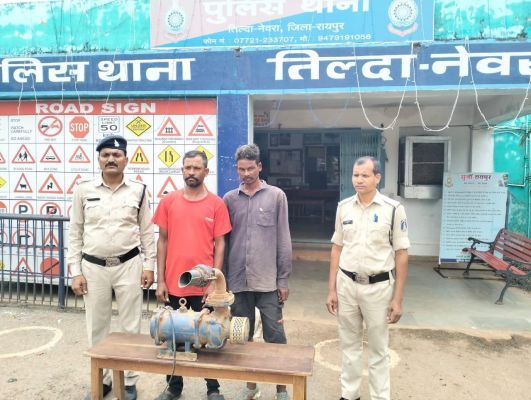 खेत में पानी पलाने लगा पंप चोरी कर  घर में छुपाया, मुखबिरी से पकड़े गए