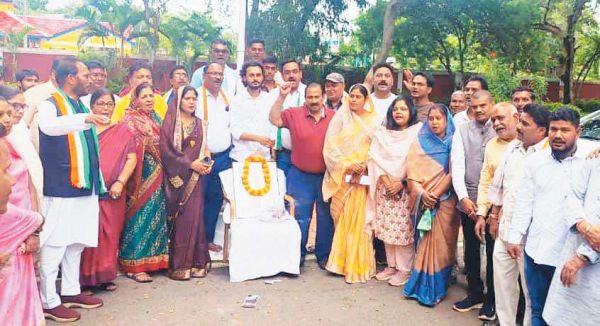 राजीव को किया नमन