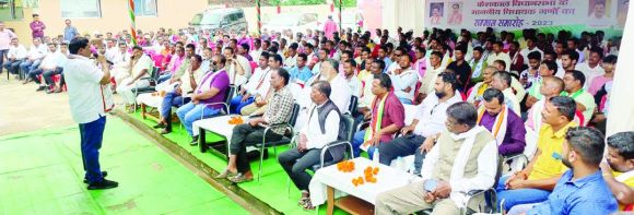 बीएलए व बीएलओ को मास्टर ट्रेनर ने दिया प्रशिक्षण