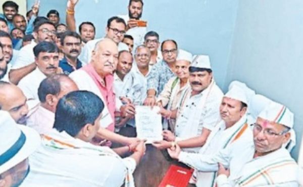 मंत्री चौबे ने की दावेदारी, ब्लॉक अध्यक्ष को सौंपा आवेदन 