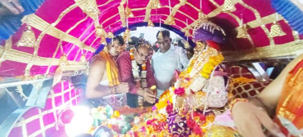 हफीज ने बाबा  महाकाल की पालकी  का किया स्वागत