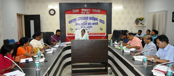 जिले में अधिक से अधिक मतदाता जागरूकता कार्यक्रम चलाने पर जोर