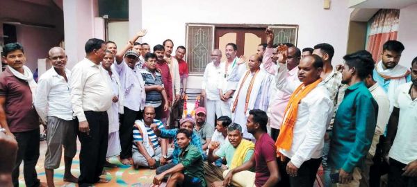 युवा नेता मनोज साक्षी ने समर्थकों संग पहुंच दावेदारी का आवेदन सौंपा