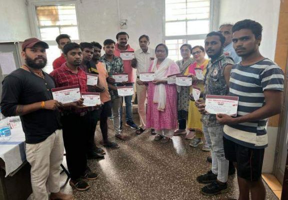 36 युवक-युवतियों ने किया रक्तदान
