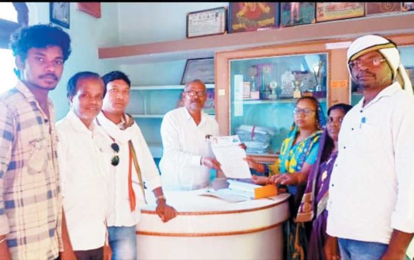 अमिता ने दावेदारी का आवेदन सौंपा