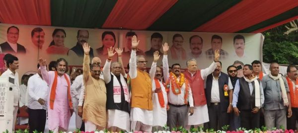 हजारों कार्यकर्ताओं संग पूर्व कलेक्टर नीलकंठ टेकाम ने किया भाजपा प्रवेश