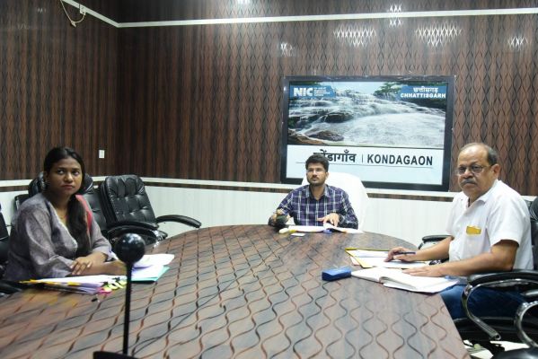 आवारा पशुओं की धरपकड़ करते मालिकों पर लगाया जुर्माना 