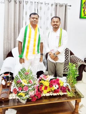 पीसीसी अध्यक्ष बैज से प्रमोद कुंजाम ने सौजन्य भेंट की