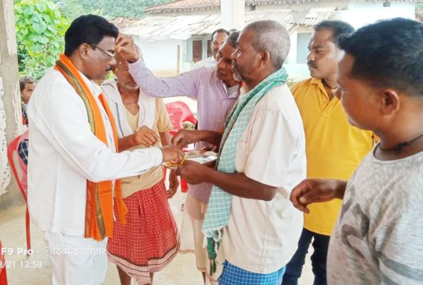 श्रवण मरकाम का कुकरेल क्षेत्र में जनसंपर्क