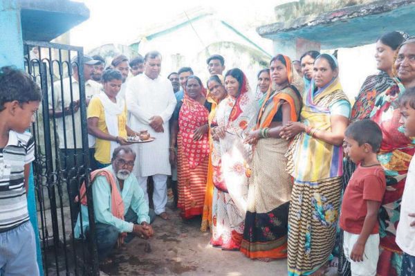 शिवरतन ने सामुदायिक भवन व रंगमंच निर्माण कार्य का किया भूमिपूजन