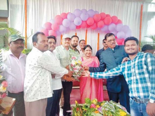 सिहावा विधायक को जन्मदिन की बधाई देने तांता