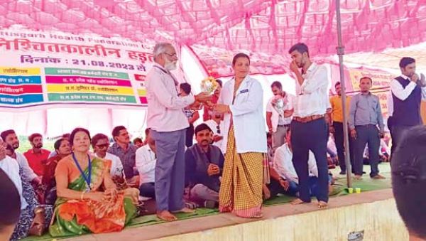 एस्मा लगाकर कुचलने की निंदा, आप का समर्थन