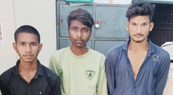तीन मकानों में सेंधमारी करने वाला गिरोह पकड़ाया, पांच लाख के जेवर जब्त