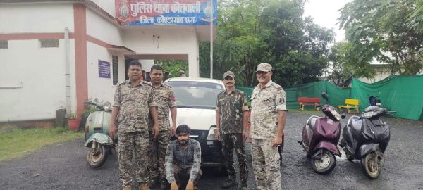 कबाडिय़ों के दुकान में छापा,  दो कार एवं 7 मोटर सायकल जब्त