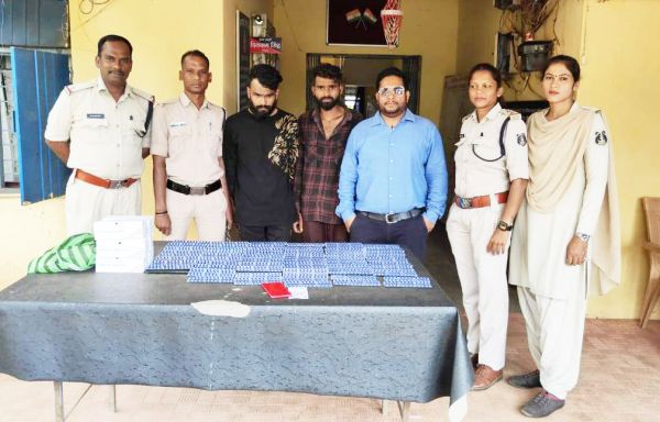 स्कूल के पास नशीली दवा बेचते 2 गिरफ्तार