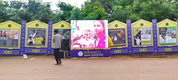 सरकार की योजनाओं को प्रचारित करने लगी प्रदर्शनी 