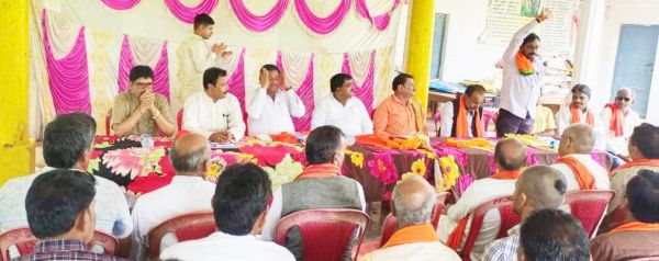 भाजपा में बैठक का दौर तो कांग्रेस में टिकट की होड़