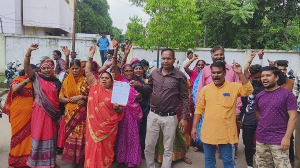 पार्षद की अगुवाई में वार्डवासियों ने की आवासी पट्टा की मांग