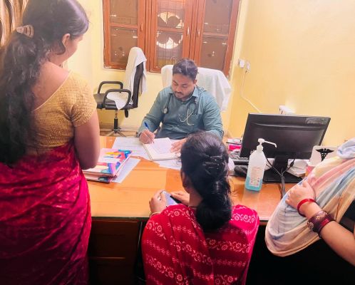 नवापारा स्वास्थ्य केंद्र में 9 एवं 24 तारीख को गर्भवतियों की होती है विशेष जांच - डॉ.तेजेन्द्र
