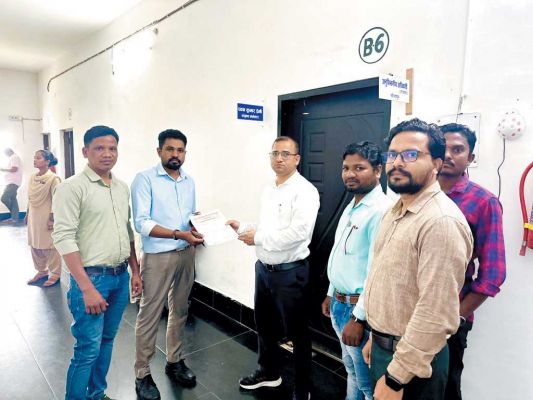 एक सप्ताह में गैर लिपिकों को हटाएं, अन्यथा आंदोलन