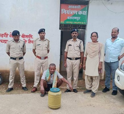 50 लीटर महुआ शराब व 210 किलो महुआ लाहन जब्त