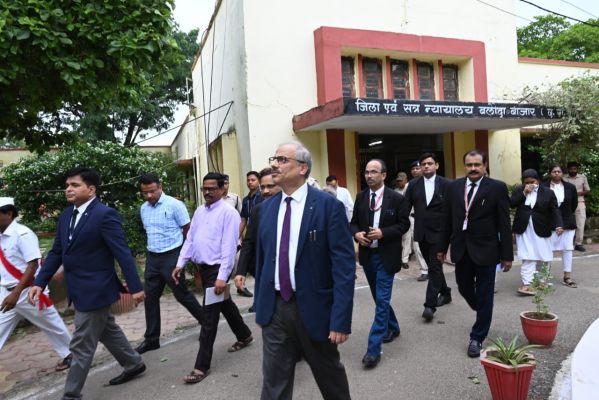हाई कोर्ट के मुख्य न्यायाधीश  सिन्हा ने भाटापारा और बलौदाबाजार न्यायालय का किया निरीक्षण