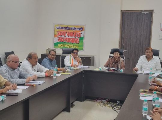 कांग्रेस एलपीजी सिलेंडर 500 रु. तक सस्ता कर सकती है, घोषणा पत्र समिति ने किया विचार