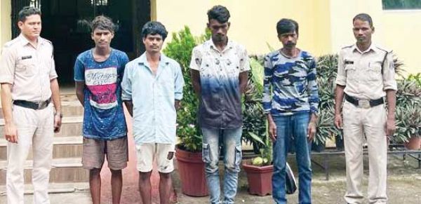 दो मामलों में 25 लीटर महुआ शराब जब्त