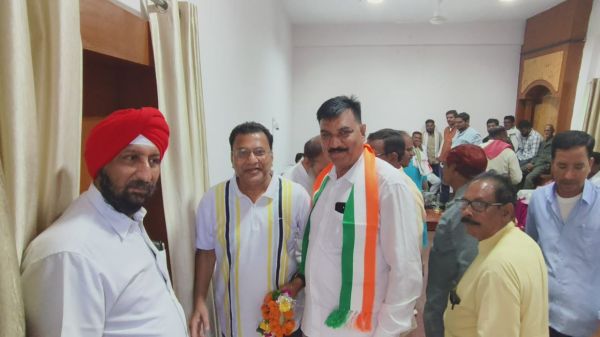 कांग्रेस के दावेदारों से वन-टू-वन स्क्रीनिंग कमेटी सदस्य हुए रूबरू
