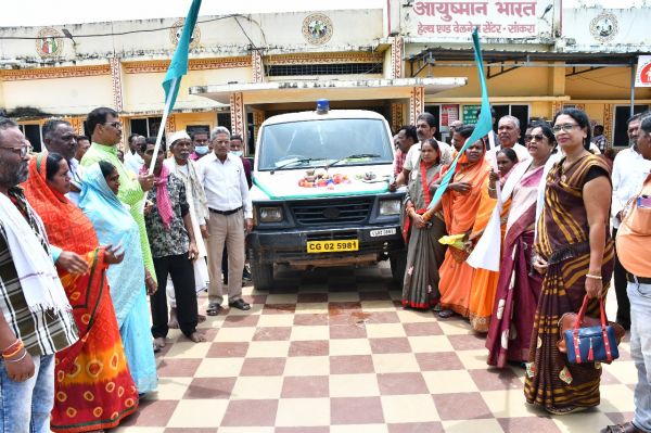 पीएचसी सांकरा को मिला महतारी एक्सप्रेस, विधायक ने दिखाई झंडी 