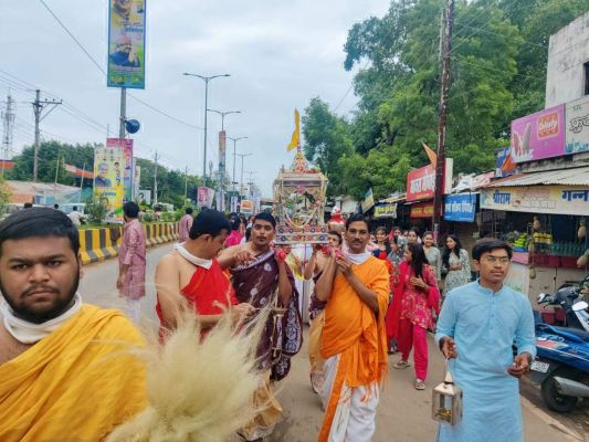 जैन समाज ने निकाला भव्य वरघोड़ा, हजारों शामिल