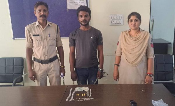सूने मकान में चोरी, गिरफ्तार