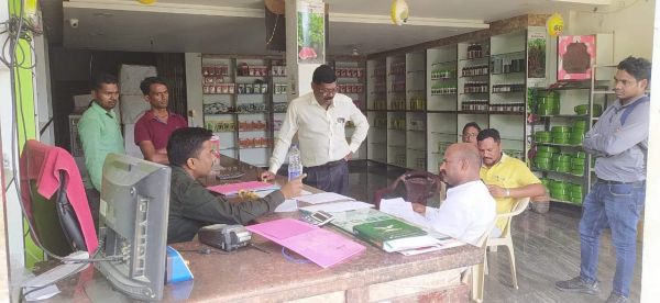 समितियों में अव्यवस्था, कारण बताओ नोटिस