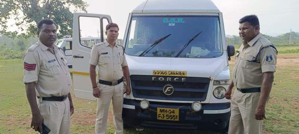 वाहन से  3 मवेशी बरामद चालक फरार