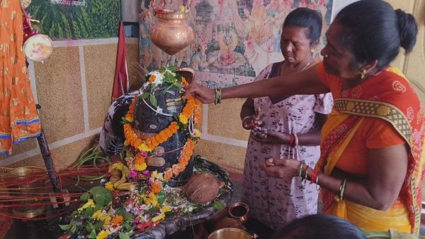 आखिरी सोमवार पर शिवालयों में उमड़े भक्त