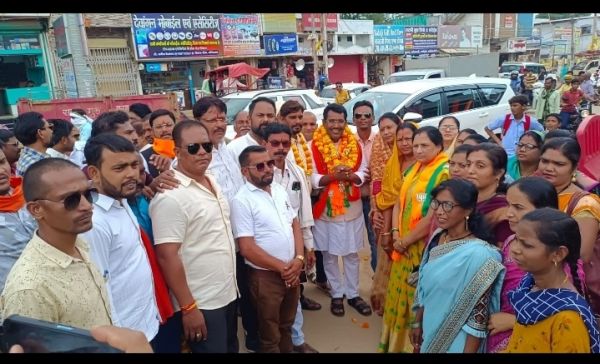 गरियाबंद पहुंचे भाजपा प्रत्याशी रोहित का भाजपाइयों ने किया जोशीला स्वागत 