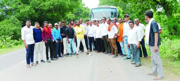 27 फीसदी आरक्षण की मांग को लेकर ग्रामीण साहू समाज बेलरगांव प्रदर्शन के लिए रवाना