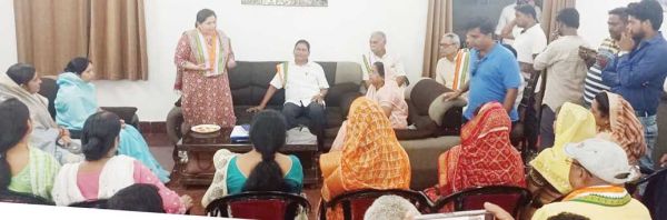 अभामहिला कांग्रेस राष्ट्रीय अध्यक्ष नेट्टा डिसूजा ने प्रत्याशियों से की मुलाकात