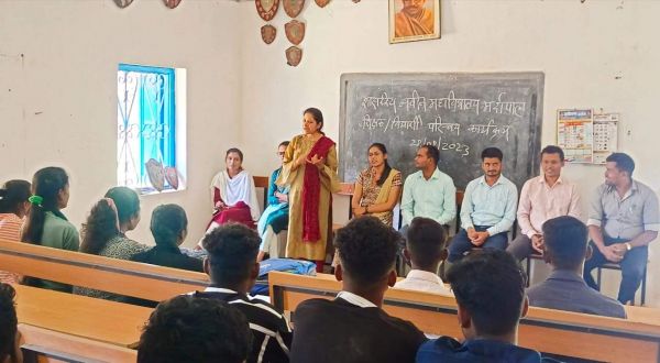 लगन से पढऩे पर बल, छात्र-छात्राओं  की शंकाओं का समाधान भी 
