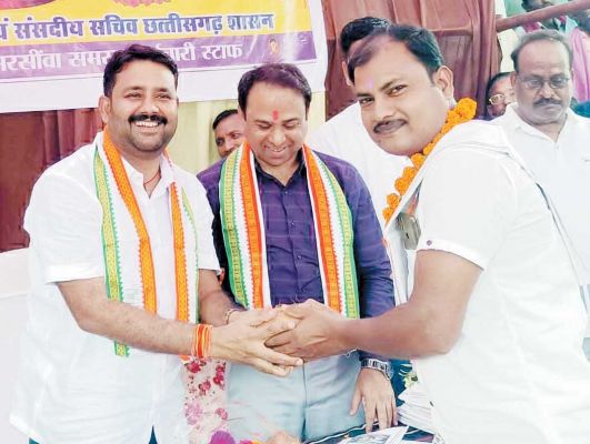 संसदीय सचिव चंद्रदेव ने किसानों का किया सम्मान