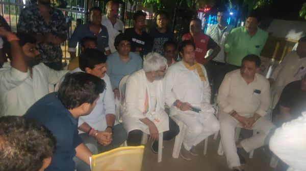 देर रात ईडी दफ्तर से बाहर निकले वर्मा ने कहा-14 घंटे बिठाकर आधे घंटे ही होती है पूछताछ