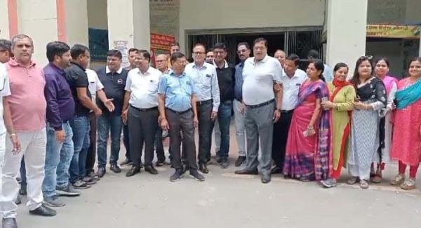 कालोनाईजर के खिलाफ लामबंद हुए कालोनीवासी