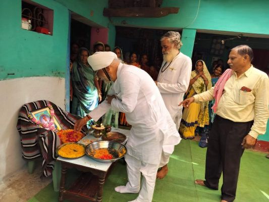 पीसीसी उपाध्यक्ष शोकाकुल  परिजनों से मिलने पहुंचे