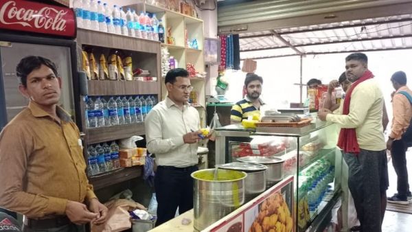 खाद्य विभाग ने होटलों एवं मिठाई की दुकानों का किया निरीक्षण 